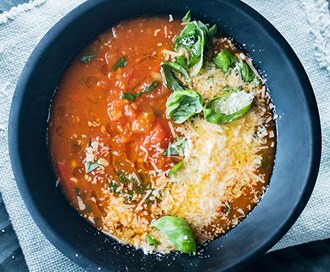 "Chunky" tomatsuppe med chili og basilikum